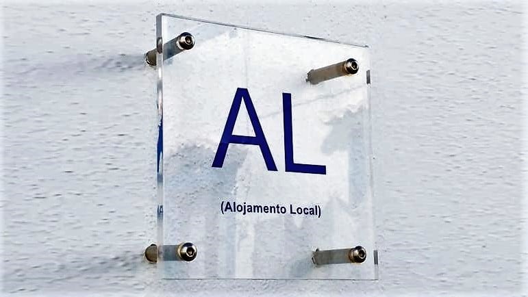 Lei sobre a placa identificativa de alojamento local