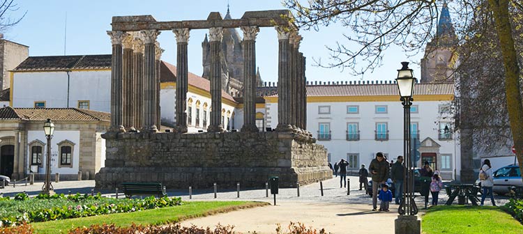 Évora